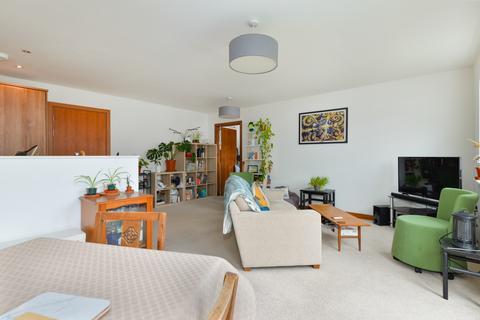 3 bedroom flat for sale, Waters Edge