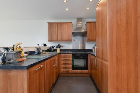 3 bedroom flat for sale, Waters Edge