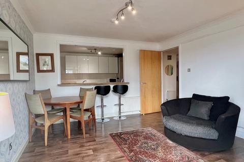 2 bedroom flat to rent, Brunswick Road, Hillside, Edinburgh, EH7
