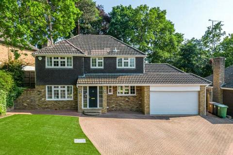 4 bedroom detached house for sale, Chatsworth Heights, Surrey GU15