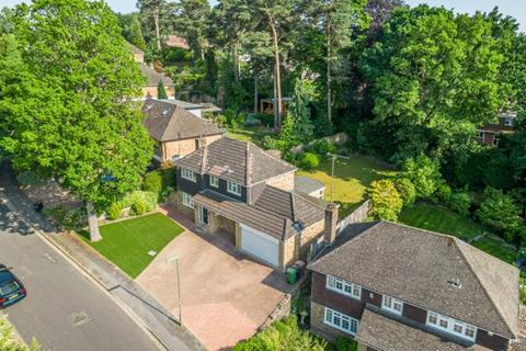 4 bedroom detached house for sale, Chatsworth Heights, Surrey GU15