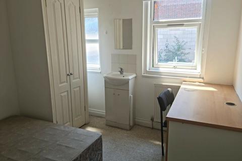 6 bedroom flat to rent, ROOM AVAILABLE IN SHARED HOUSE CENTRAL LANSDOWNE