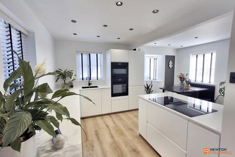 63 Chatsfield, Werrington, Peterborough, PE4 5DL