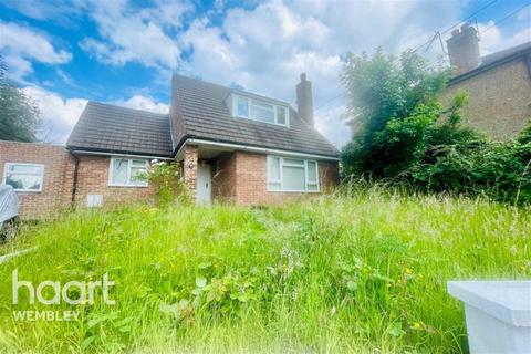 2 bedroom detached house to rent, Dors Close