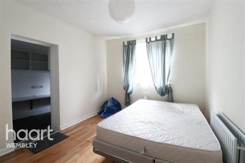 2 bedroom detached house to rent, Dors Close