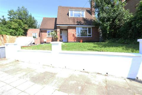2 bedroom detached house to rent, Dors Close