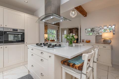 86 Upper Lane, Gomersal, Cleckheaton, BD19 4JF