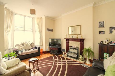 1 bedroom flat for sale, Hainton Avenue, Grimsby, DN32 9LJ