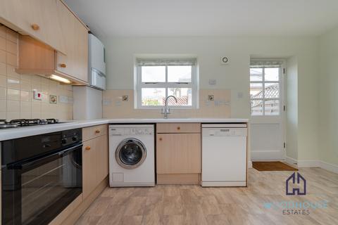 2 bedroom terraced house to rent, Kensington Close, London N11