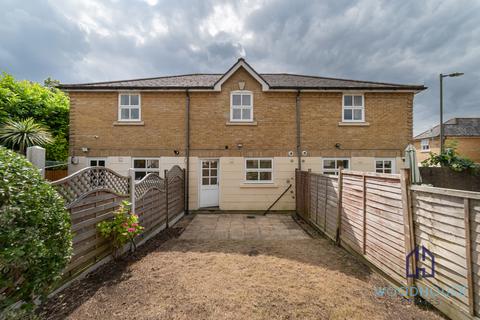 2 bedroom terraced house to rent, Kensington Close, London N11