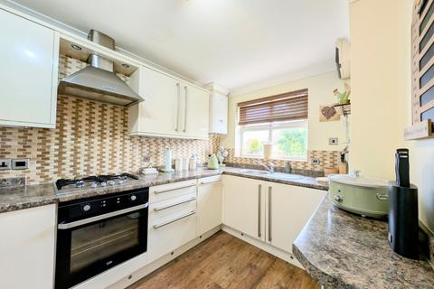 17 Felstead Close, Dosthill, Tamworth, B77 1QD
