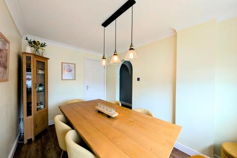 17 Felstead Close, Dosthill, Tamworth, B77 1QD