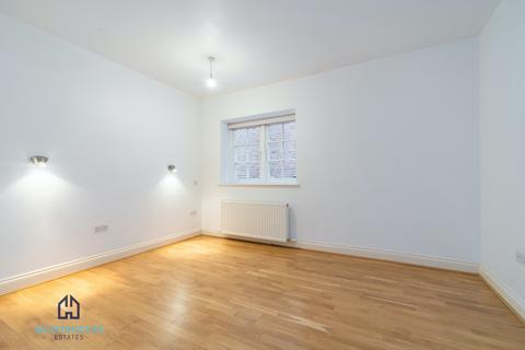 2 bedroom flat to rent, Bracknell Gardens, London NW3