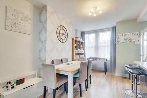 3 bedroom terraced house for sale, Central Avenue, Southend-on-sea, SS2