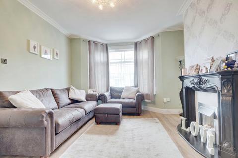 3 bedroom terraced house for sale, Central Avenue, Southend-on-sea, SS2