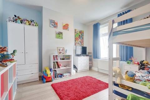 324 Central Avenue, Southend-on-sea, SS2 4EG