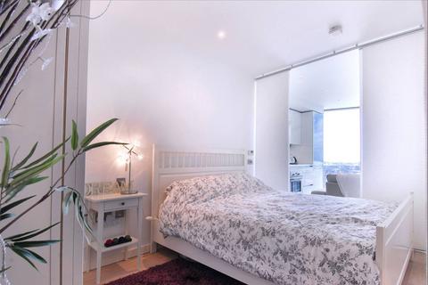 Studio to rent, Walworth Road, Elephant and Castle, London, SE1