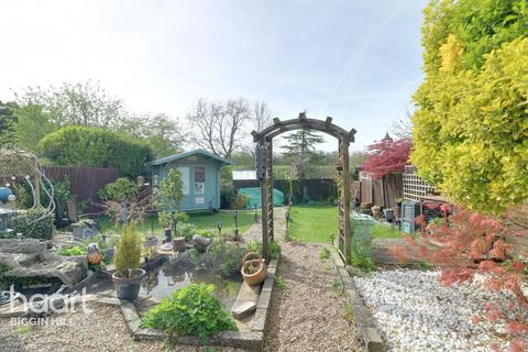 104 Leaves Green Road, Keston, BR2 6DQ