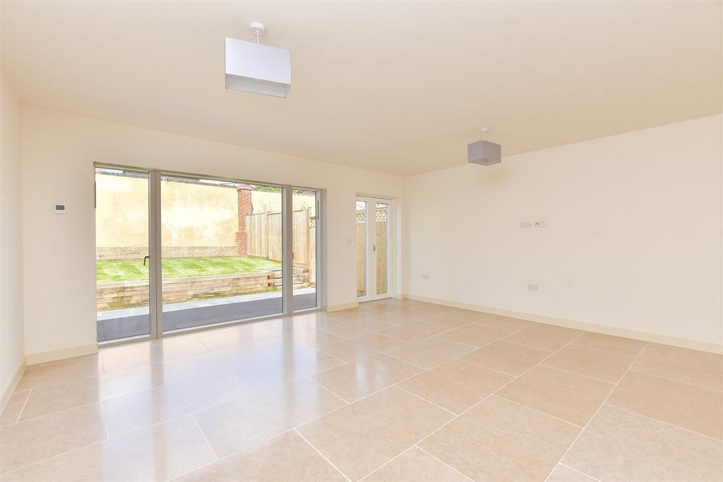 Living/Dining Area