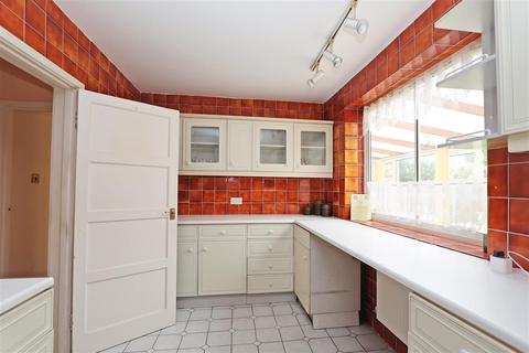 28 The Glade, Croydon, CR0 7QD