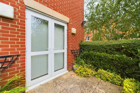 1 bedroom flat for sale, Merisham Court School Lane, Banbury OX16