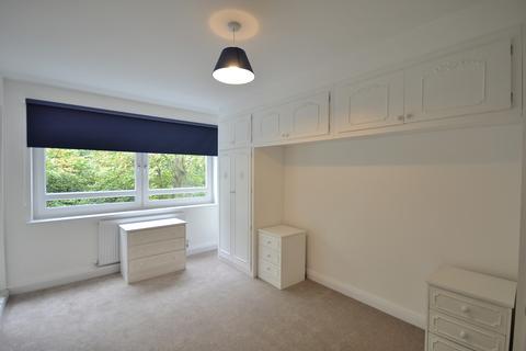 2 bedroom flat to rent, Maplin Close, Winchmore Hill, London. N21