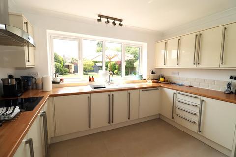 3 bedroom detached house for sale, Cooden Drive, Bexhill-on-Sea, TN39