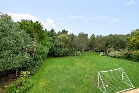 3 Percival Close, Oxshott, Leatherhead, KT22 0NU
