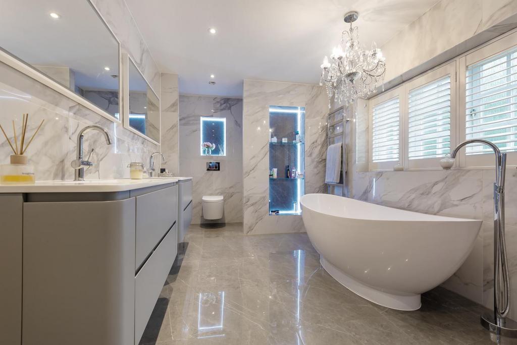 En-Suite Bathroom