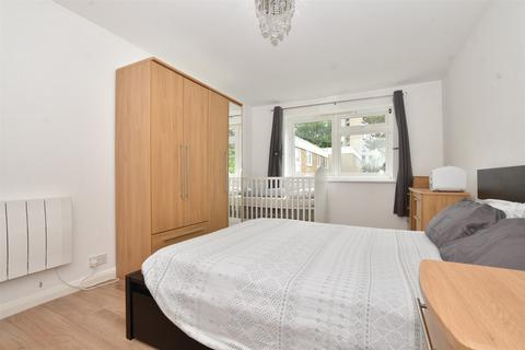 3 bedroom flat for sale, Blackbush Close, Sutton, Surrey