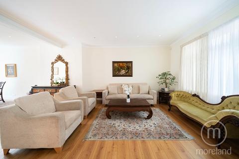 4 bedroom end of terrace house for sale, London, NW11 9BT NW11