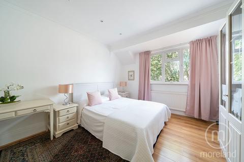 4 bedroom end of terrace house for sale, London, NW11 9BT NW11