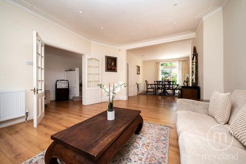 4 bedroom end of terrace house for sale, Golders Gardens, London NW11