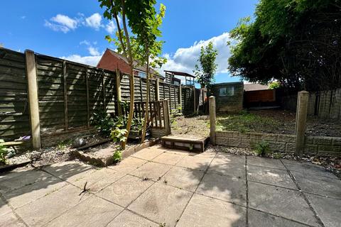 3 bedroom semi-detached house to rent, Lowe Avenue , Darlaston WS10