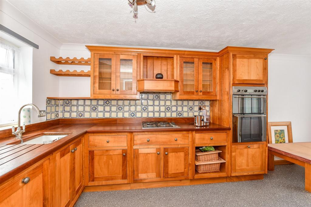 Road, Tonbridge, Kent 3 bed end of terrace house for sale £350,000