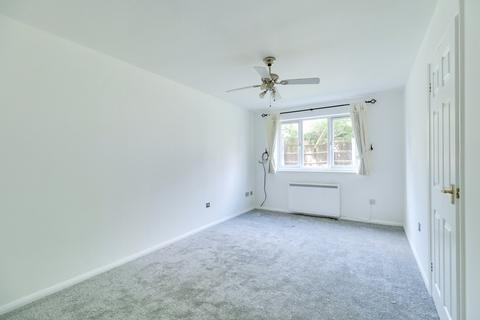 6 Leston Close, Rainham, RM13 9NF