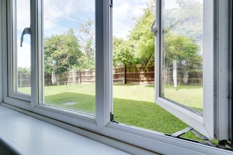 6 Leston Close, Rainham, RM13 9NF