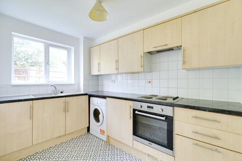 6 Leston Close, Rainham, RM13 9NF