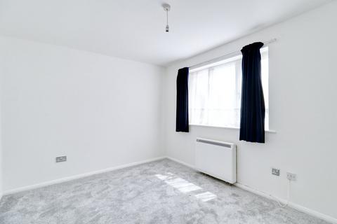6 Leston Close, Rainham, RM13 9NF