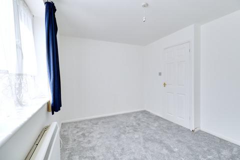 6 Leston Close, Rainham, RM13 9NF