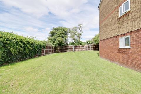6 Leston Close, Rainham, RM13 9NF