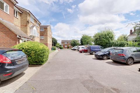 6 Leston Close, Rainham, RM13 9NF