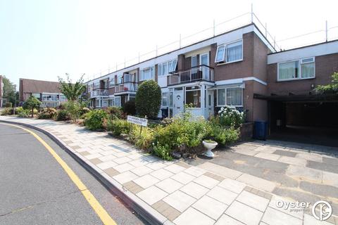 2 bedroom flat to rent, Garden Court, Stanmore, HA7