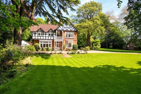 6 bedroom detached house to rent, Woburn Hill, Addlestone, Surrey, KT15