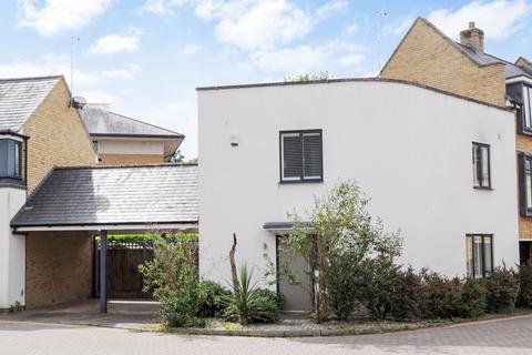 28 Hardy Close, Chelmsford, CM1 1AE