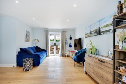 28 Hardy Close, Chelmsford, CM1 1AE