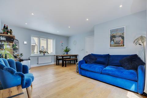 28 Hardy Close, Chelmsford, CM1 1AE