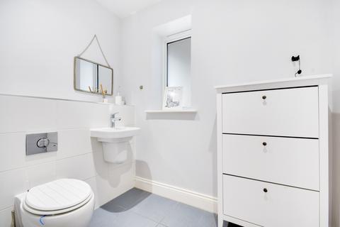 28 Hardy Close, Chelmsford, CM1 1AE