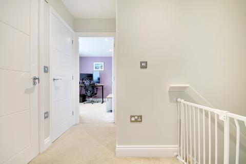 28 Hardy Close, Chelmsford, CM1 1AE