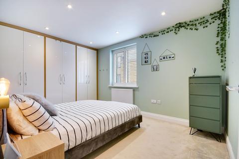 28 Hardy Close, Chelmsford, CM1 1AE